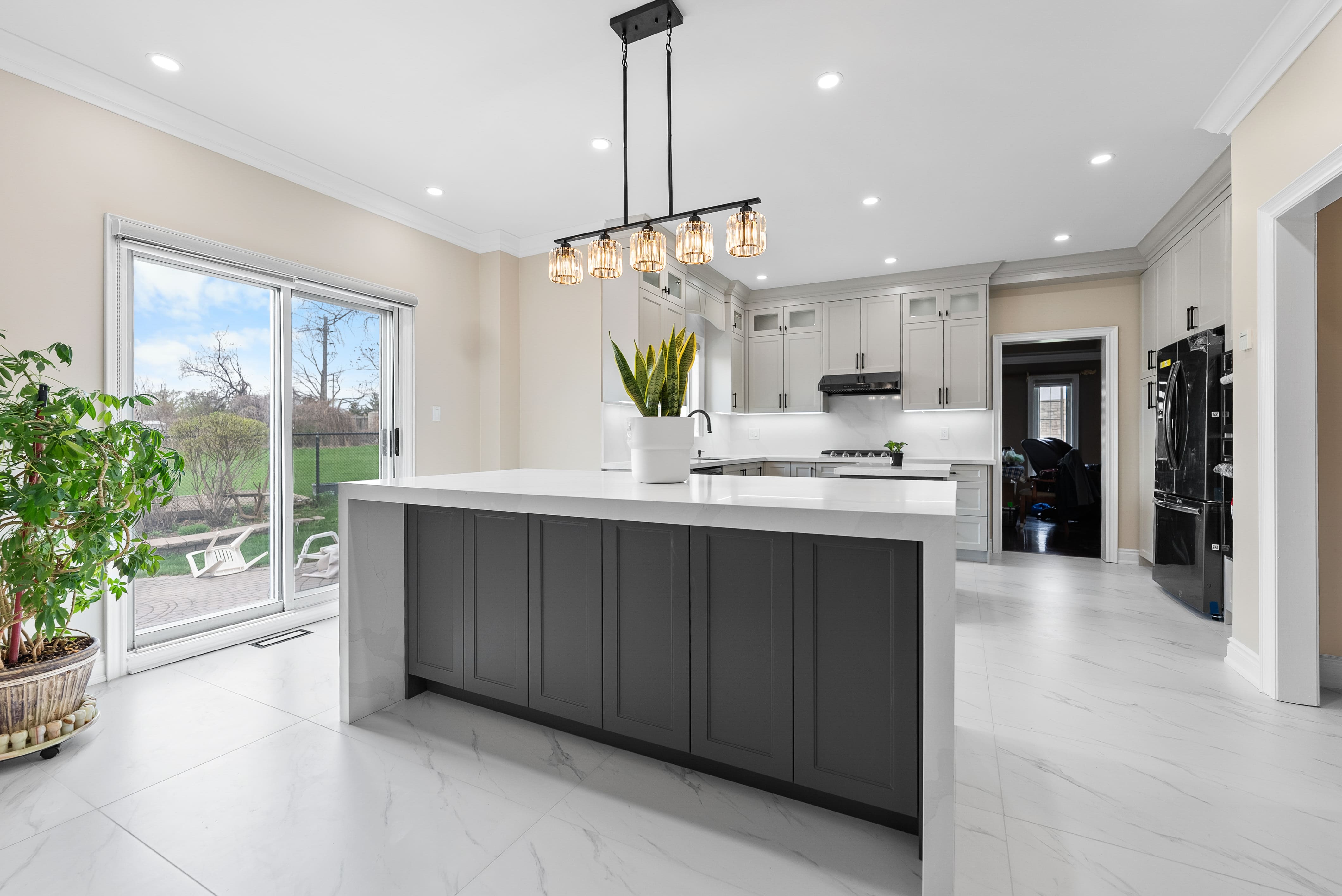 Spacious and modern living room by The North Cabinets 16