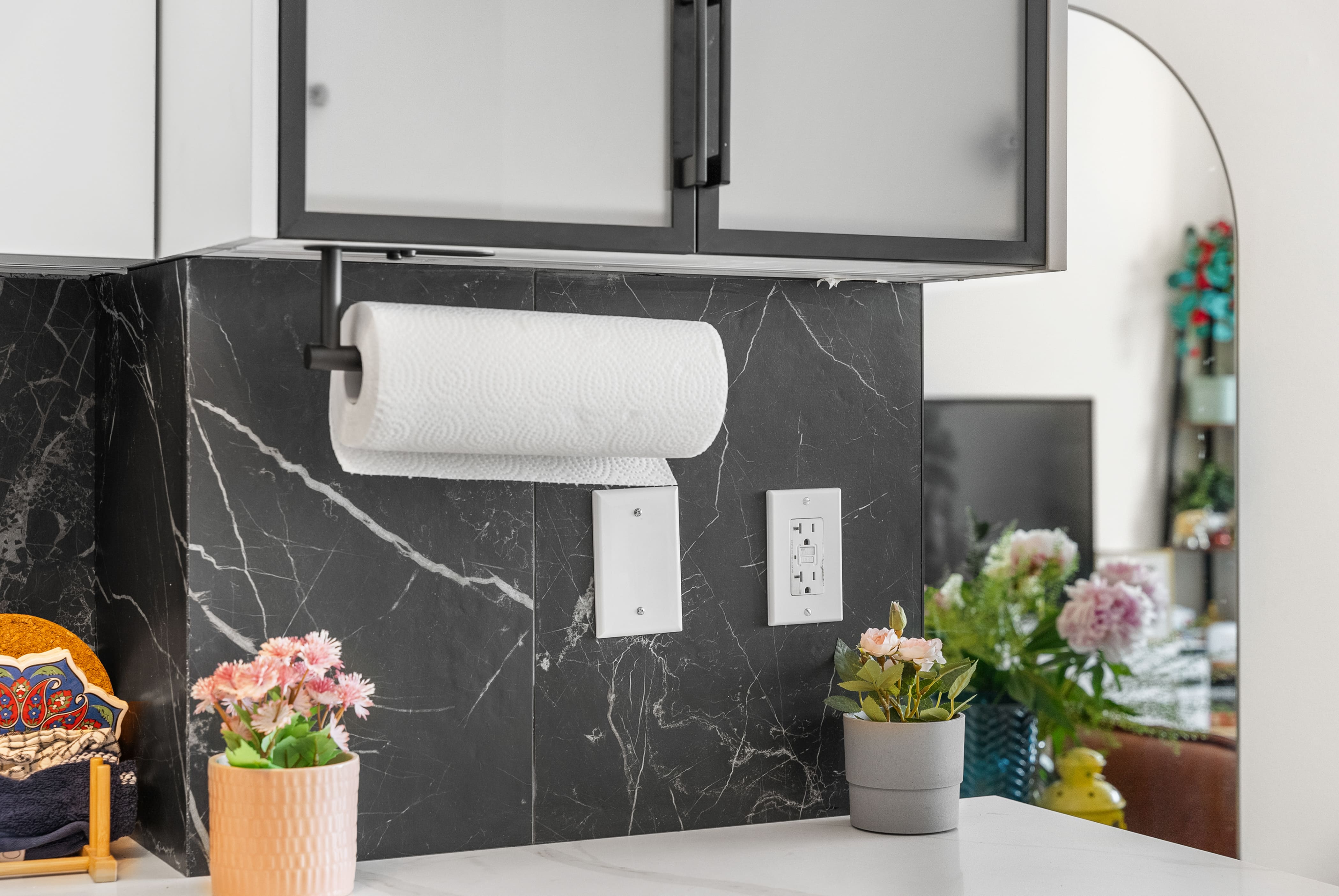 Spacious and modern living room by The North Cabinets 21