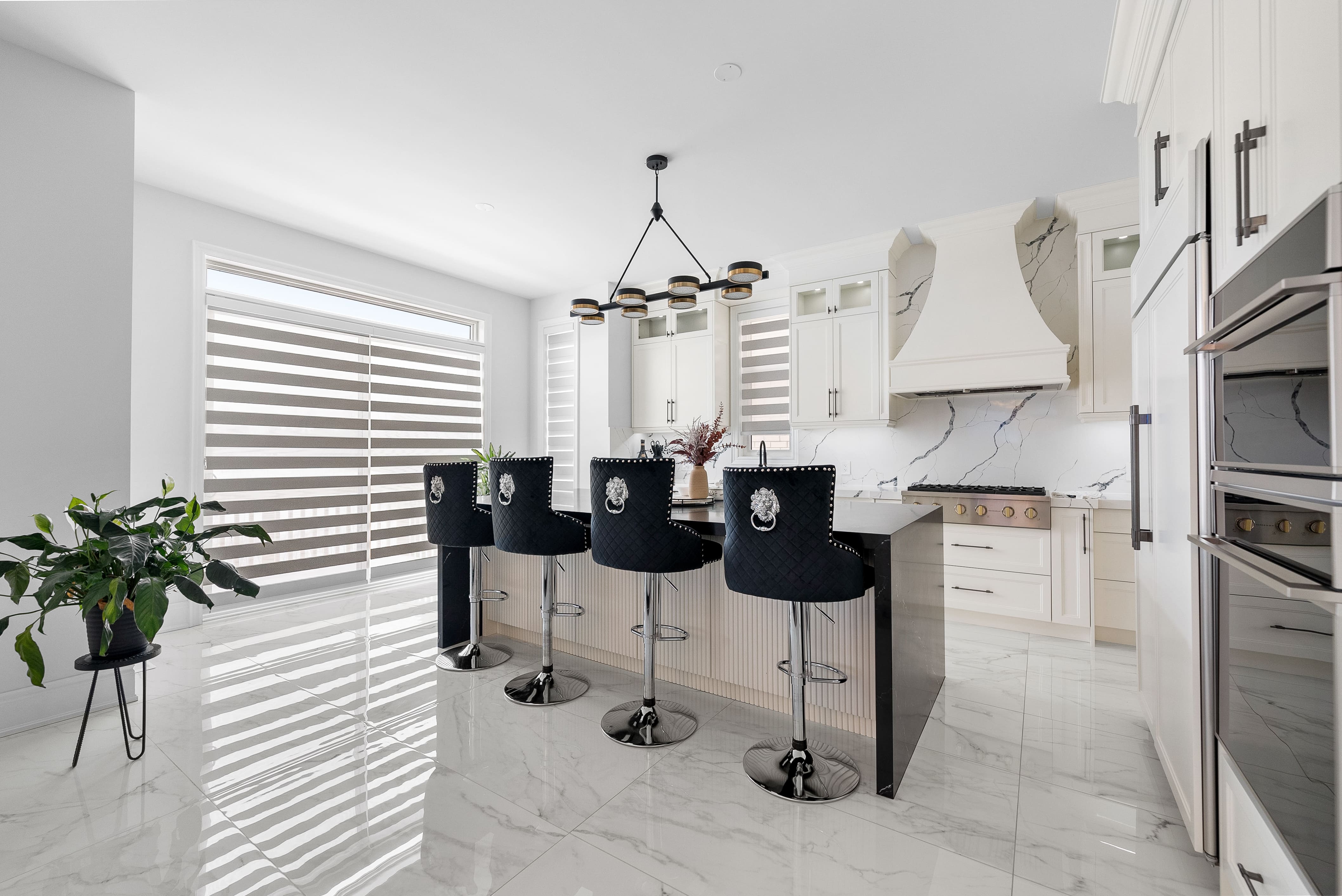 Spacious and modern living room by The North Cabinets 3