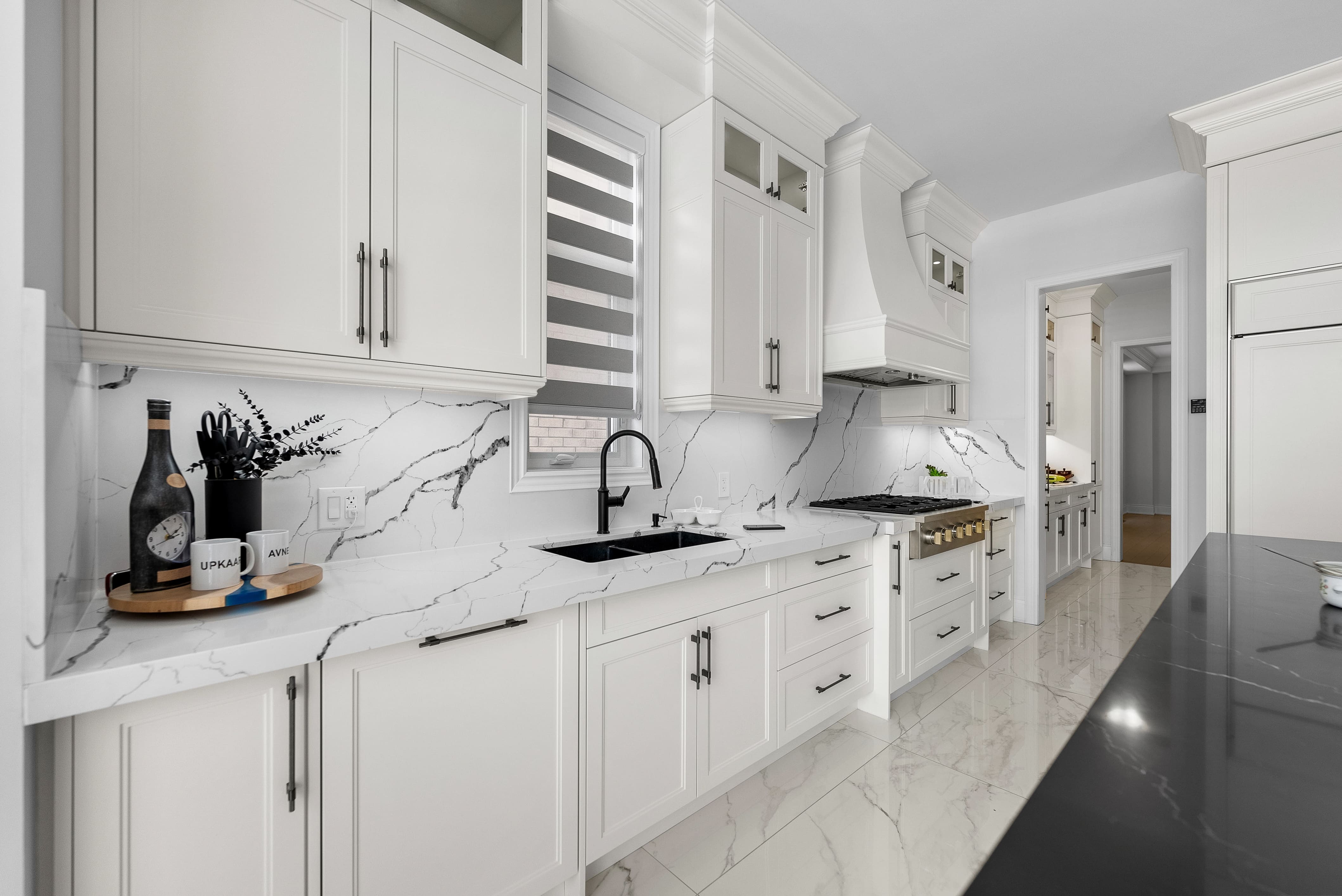 Spacious and modern living room by The North Cabinets 5